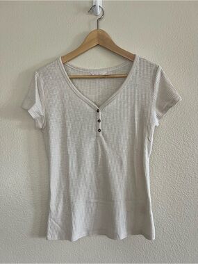 Ribbed V-Neck Short Sleeve Top in Light Cream